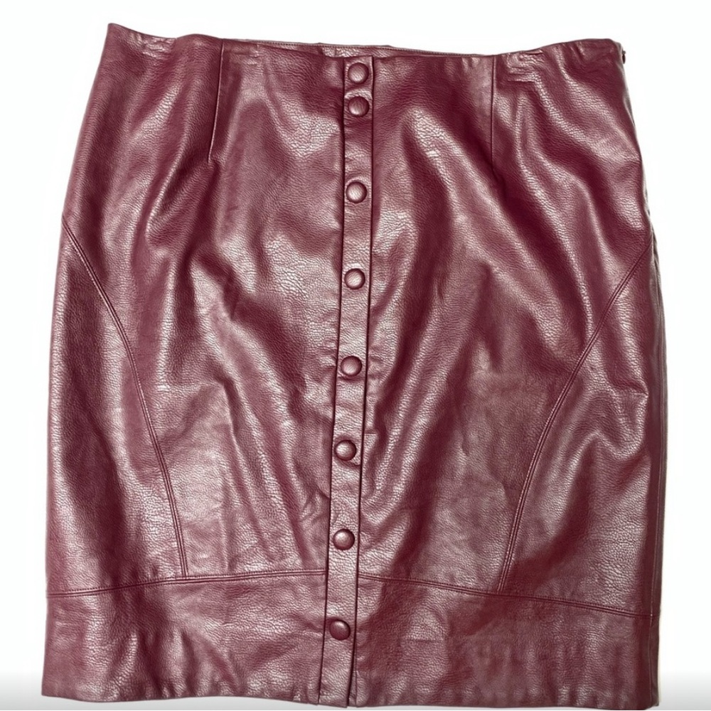Chico’s size 3 Black Label Faux Leather Skirt NWT